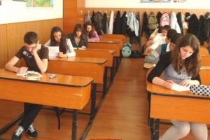 A început Evaluarea Naţională! Ce SUBIECTE au primit elevii