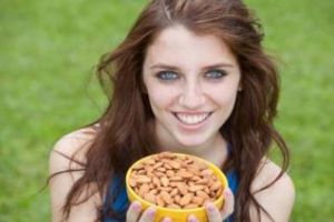 MIGDALE INMUIATE în apă. Ce avantaje au 