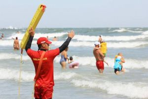 Pericol pe litoral: au ignorat avertismentele şi s-au înecat în Marea Neagră