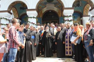 IPS Părinte Irineu a resfinţit Biserica “Sfinţii Trei Ierarhi” din Budieni, Gorj