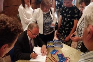 Lansare de carte: „Poarta 3 – Maşina cu nume de ţară DACIA”, de Nicolae Badiu