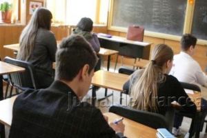 A început Evaluarea Naţională! Un elev din Vrancea, ELIMINAT!