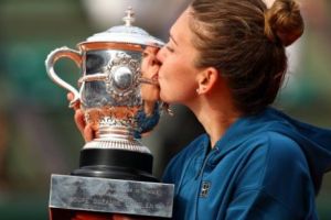 Simona Halep, OPRITĂ DE POLIȚIȘTI la întoarcerea în ţară! Ce i-a transmis oamenii legii