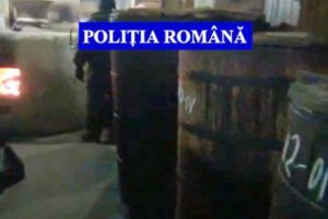 Doua tone de ţuică au fost confiscate de politisti de la un barbat din Drajna