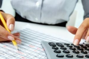 Atentie, patroni! O contabila din Ploiesti a furat din banii firmelor carora le tinea evidenta fiscala