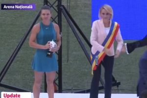 Simona Halep, aclamată de peste 20.000 de fani pe Arena Naţională. Gabriela Firea, huiduită! (VIDEO)