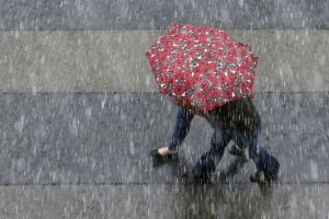 COD GALBEN de ploi, descărcări electrice şi intensificări ale vântului în mai multe zone din Bihor