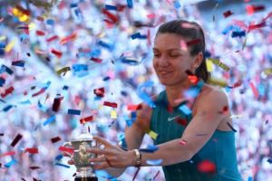 VIDEO – Simona Halep ovaţionată de 20.000 de oameni. Firea huiduită pe Naţional Arena