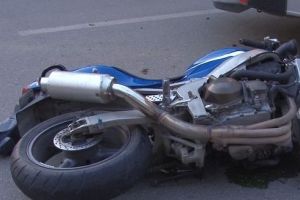 Motociclu pierdut de sub control pe Bulevardul 22 Decembrie 1989