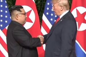 ÎNTÂLNIREA MILENIULUI. Donald Trump şi Kim Jong-Un aflaţi pentru PRIMA DATĂ, faţă în faţă. VIITOR strălucit pentru SUA şi COREEA DE NORD