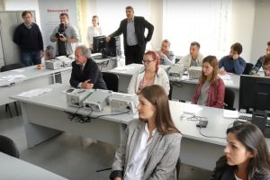 Studentii Universitatii Politehnica au un nou laborator ultramodern, in urma unei sponsorizari