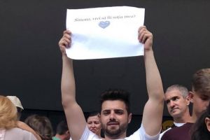 Simona Halep a fost ceruta in casatorie pe Arena Nationala. Cine este tanarul care a afisat mesajul  