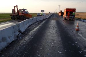 Accident pe DN1, la Movila Vulpii. Doua TIR-uri s-au lovit, dupa care au intrat in parapeti