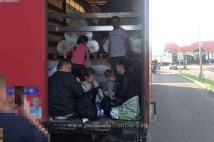 Descoperire impresionanta la frontiera. Ce au gasit politistii de frontiera intr-un autocamion inmatriculat in Turcia