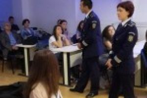 Daca e marti, politistii vorbesc persoanelor de sex feminin