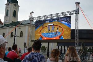 Orădenii sunt aşteptaţi în Piaţa Unirii la meciul de baschet între CSM Oradea şi Steaua Bucureşti