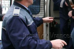 ULTIMĂ ORĂ: Vrânceni bănuiţi de trafic de minori! Au abuzat o copilă de 14 ani