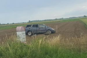 Un botoşănean s-a răsturnat cu maşina într-o curbă, la Milişăuţi