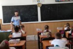 Politistii braileni invata copiii ABC-ul sigurantei in vacanta
