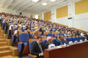 FOTO, VIDEO. Conferinţa „Aspecte teoretice şi practice în materie comercială şi achiziţii publice. Particularităţi”, la Alba Iulia