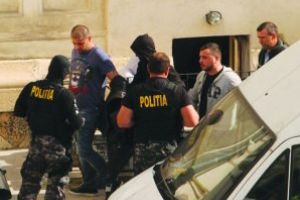 Proxeneţi condamnaţi cu suspendare