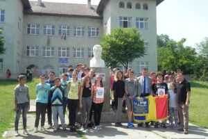 FOTO: În anul Centenarului Marii Uniri, la Școala Gimnazială „David Prodan” din Săliştea a fost înfiinţat Cercul ,,Cultul Eroilor”