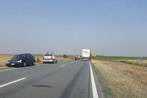 Un copil si tatal lui, la spital, din cauza unui sofer care a facut o depasire riscanta