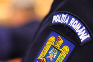 Un tânăr din Titu, eliberat condiţionat, intra în curţile femeilor singure şi se uita când acestea făceau duş