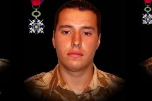 In memoriam. Cazut la datorie. 10 ani de la atacul asupra transportorului in care se afla. Fusese antrenat in Legiunea Straina. Despre cine este vorba