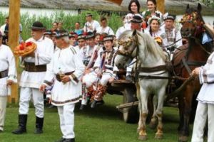 „Târgul fetelor”, tradiţia seculară a Văii Gurghiului, la un nou moment de sărbătoare