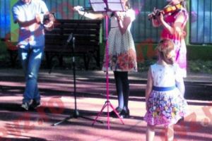 Copiii ADOPTAȚI nu sunt mai prejos de ceilalţi. Povestea gemenelor cântăreţe într-un cor al Patriarhiei