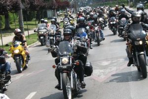 Parada motociclistilor prin Timisoara si festival langa Padurea Verde cu rock, blues si… nopti albe
