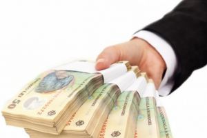 Trei indivizi, printre care un fost pădurar şi un fost tehnician de vânătoare, condamnaţi ...