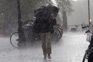 COD GALBEN: ploi torenţiale, vijelii