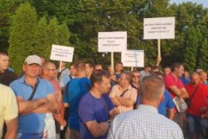 Cer salarii mai mari: Peste 140 de angajati ai Electrica Maramures au protestat la Cluj (FOTO)