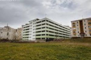 Parking-ul de pe Negoiu e ÎN SFÂRȘIT funcţional, după ani de întârzieri