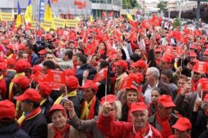 Cine vrea războiul româno-român?