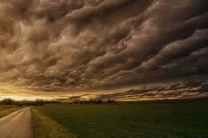 Alertă. Mai mult de jumătate din ţară intră sub avertizări de inundaţii şi furtuni