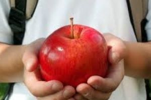 Măsuri educative dedicate consumului de fructe şi de lapte, dezbateri, activităţi educative practice, desfăşurate în nouă unităţi şcolare din judeţ