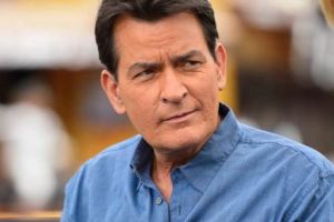 Procesul lui Charlie Sheen diagnosticat cu HIV continuă. A fost acuzat că a întreţinut relaţii intime NEPROTEJATE