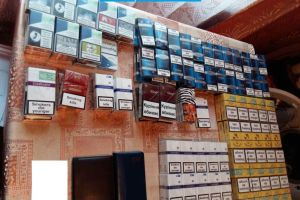 Video foto – Percheziţii la Sibiu. Traficanţi de ţigări arestaţi