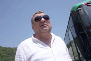 VIDEO – Reporter lovit de un membru marcant al PSD Sibiu: ’’Cât te mai înghit să faci ce vrei tu?’’