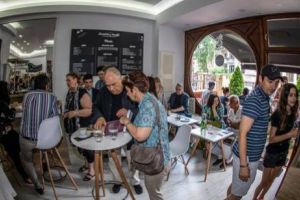 Liiceanu a DESCHIS brutărie-patiserie-librărie la parterul unei vile interbelice din Cotroceni