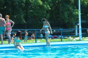 Sâmbătă, se deschide ştrandul din Deva