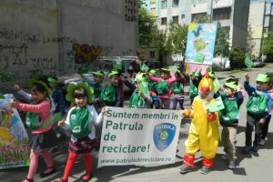 Trei şcoli din judeţ premiate în cadrul „Patrulei de reciclare”