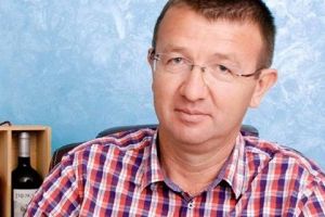 Rusine! Fratii milionari de la Bucium, dati in judecata pentru 100 de dolari