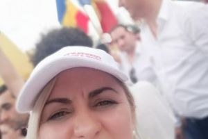 Director la Scoala Tonitza“ si consilier judetean, reclamat la ISJ pentru o postare pe Facebook. A jignit miscarea #rezist! Nicoleta Bercaru se apara! (galerie foto)