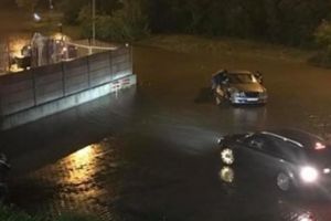 VIDEO – FOTO Furtuna face ravagii la Sibiu – Inundaţii şi copaci rupţi