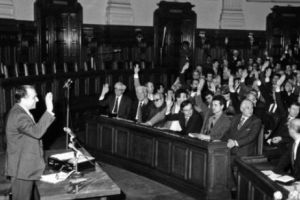 Documente de arhivă. Comisiile parlamentare din anul 1990 despre MINERIADĂ şi VIOLENȚELE de la Târgu Mureş