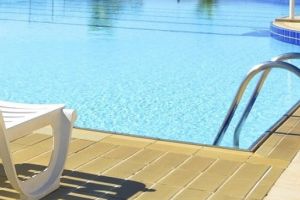 Atenţie la bolile pe care le poţi lua de la piscină! Cum poţi să le eviţi